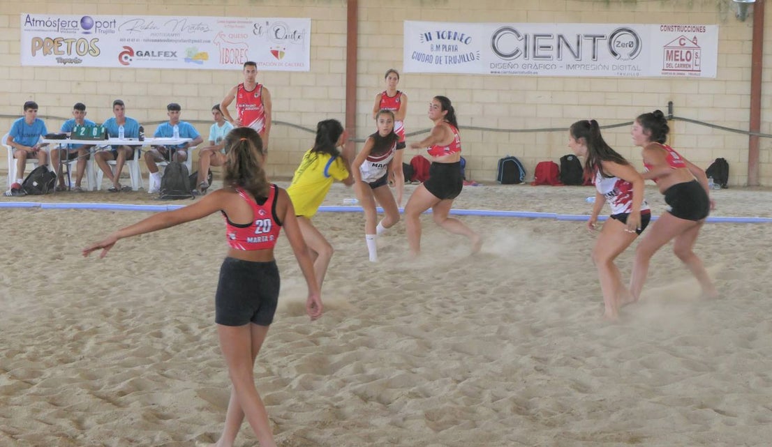 Fotos: II edición del torneo de balonmano playa 'Ciudad de Trujillo'