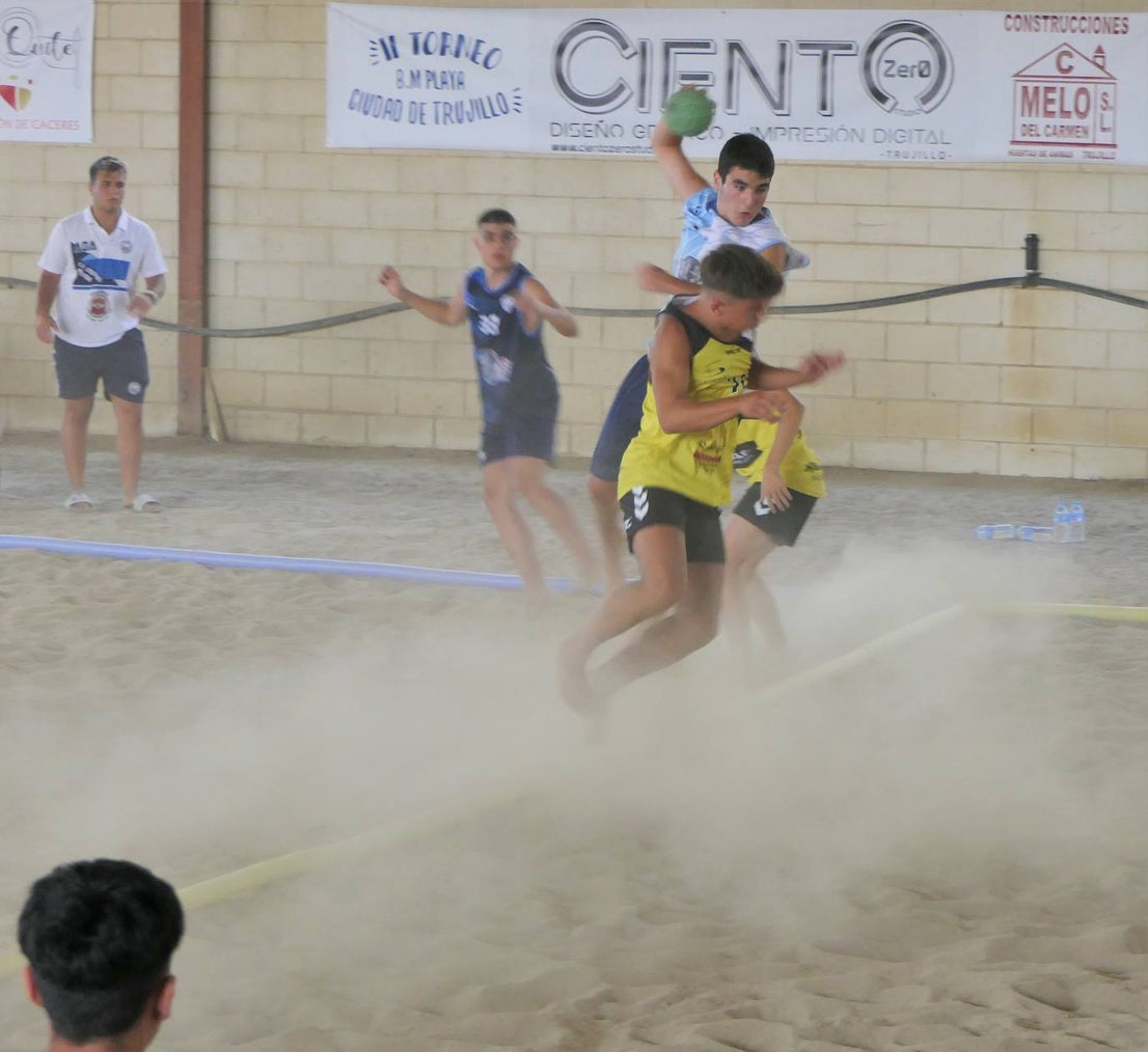 Fotos: II edición del torneo de balonmano playa 'Ciudad de Trujillo'