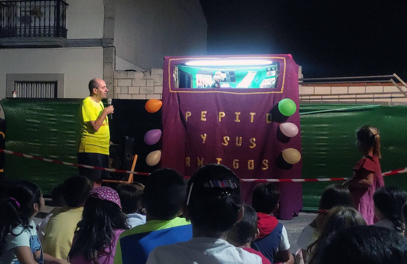 Pepito y sus amigos en las fiestas de La Piedad. 