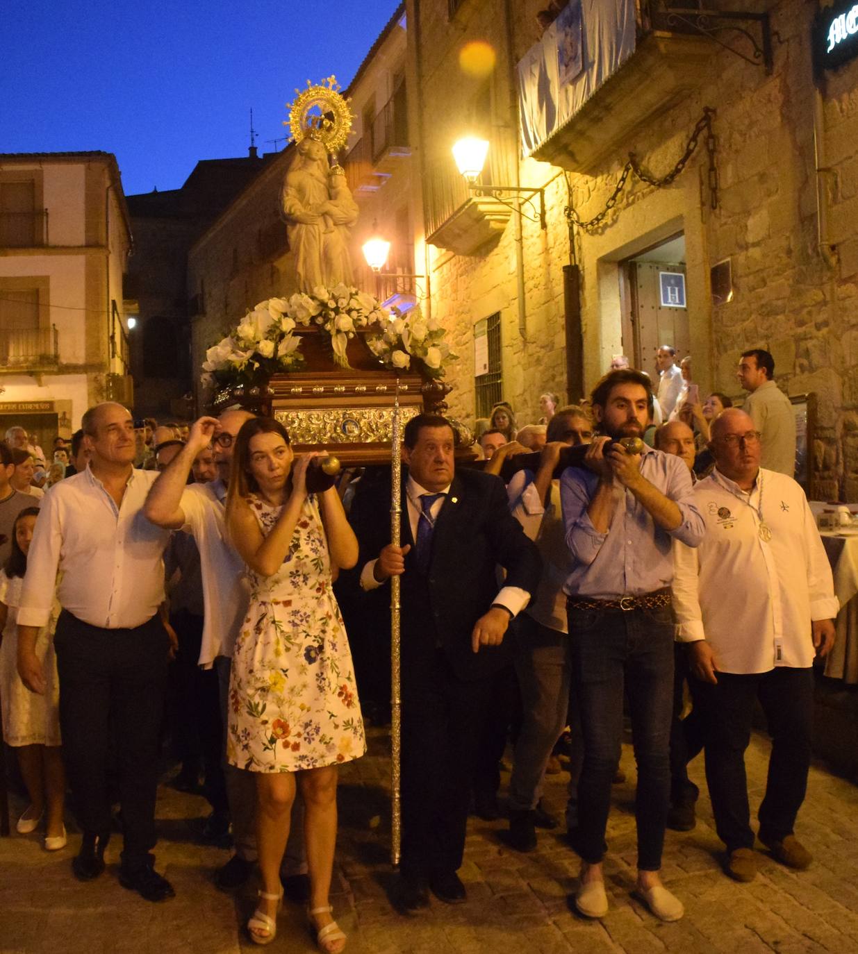 Fotos: Bajada, en procesión, de la Virgen a San Martín