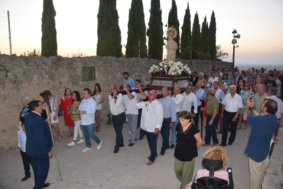 Fotos: Bajada, en procesión, de la Virgen a San Martín