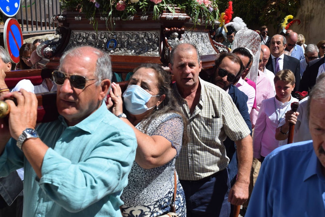 Fotos: Subida, en procesión de la Patrona