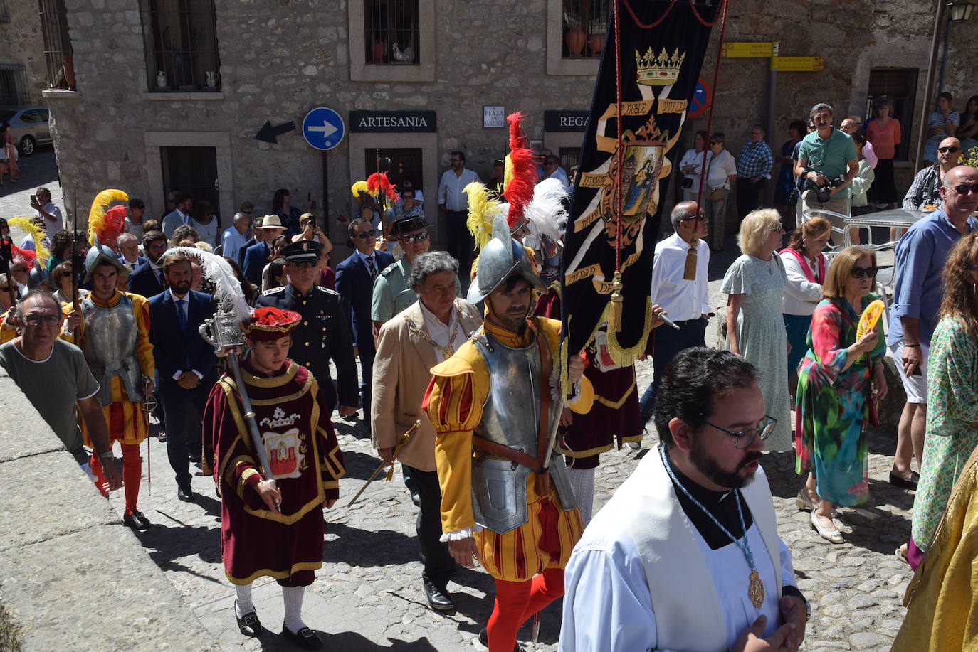 Fotos: Subida, en procesión de la Patrona