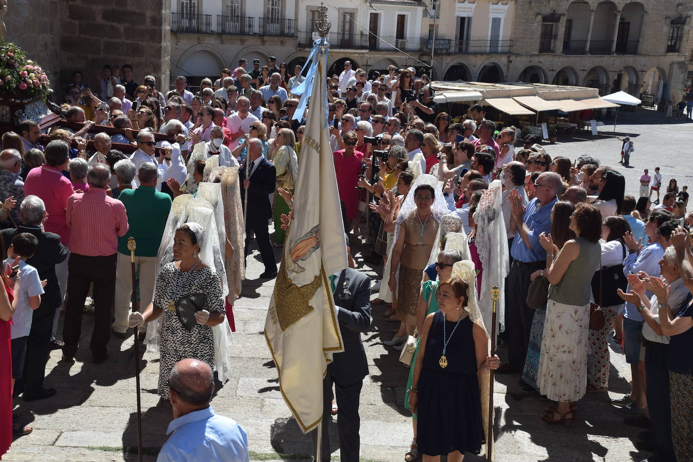Fotos: Subida, en procesión de la Patrona