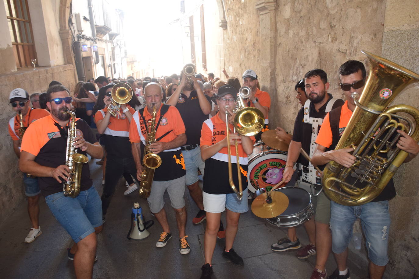 Fotos: Gran ambiente en la jornada de la capea de las mujeres