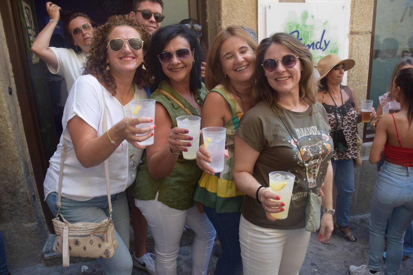 Fotos: Gran ambiente en la jornada de la capea de las mujeres