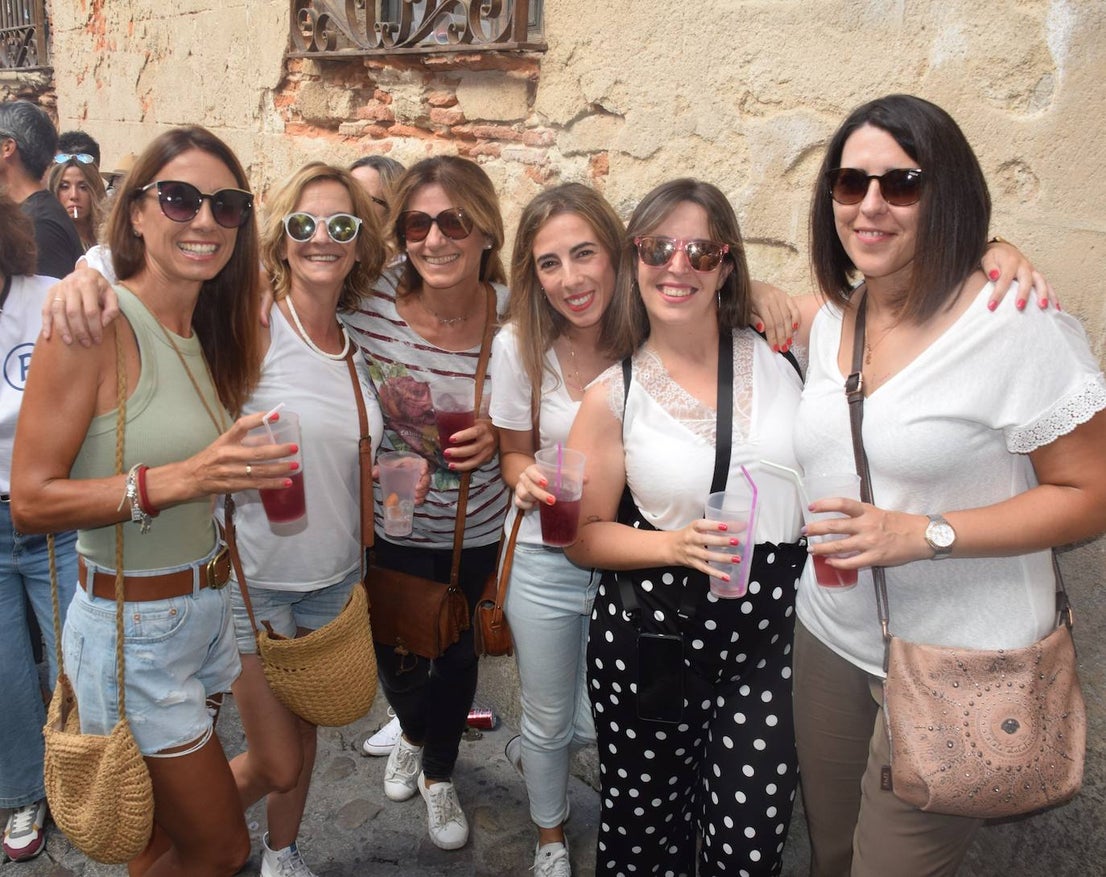Fotos: Gran ambiente en la jornada de la capea de las mujeres