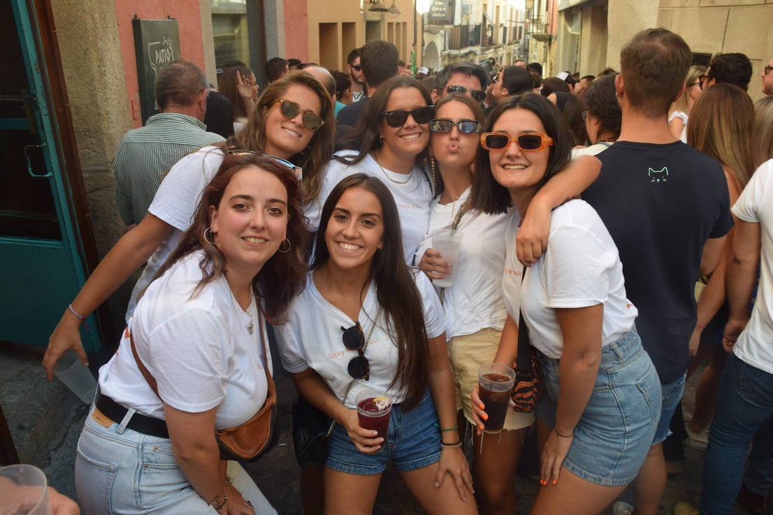 Fotos: Gran ambiente en la jornada de la capea de las mujeres