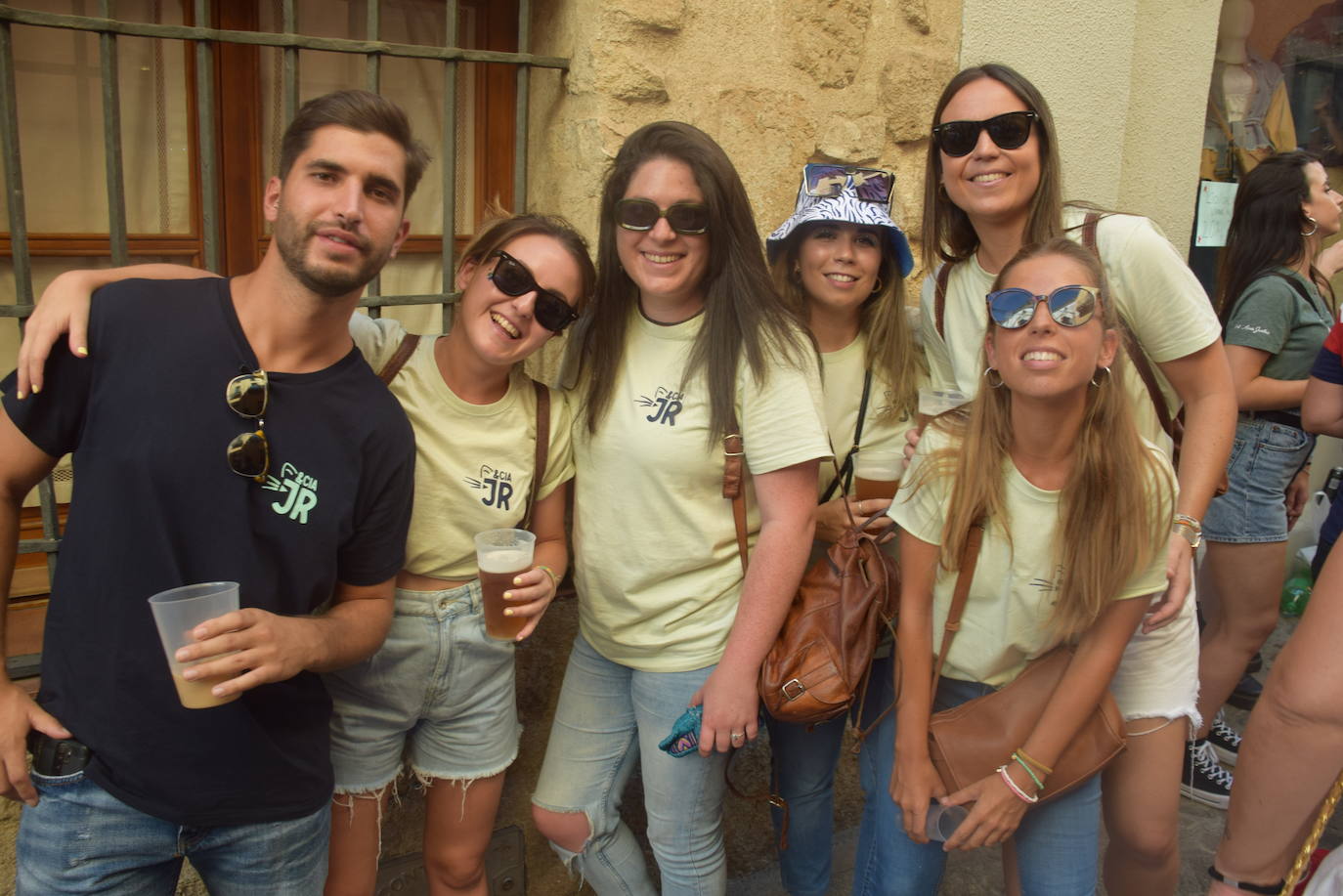 Fotos: Gran ambiente en la jornada de la capea de las mujeres