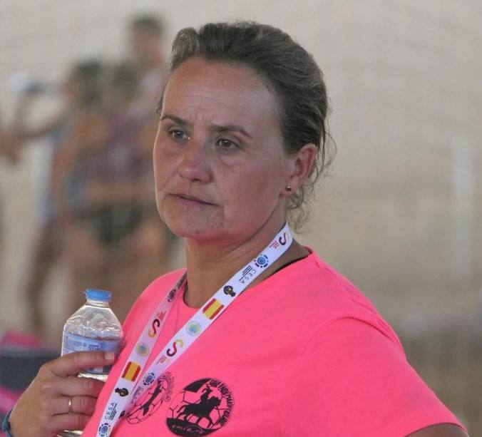 Gema Bernat en el torneo de balonmano playa 