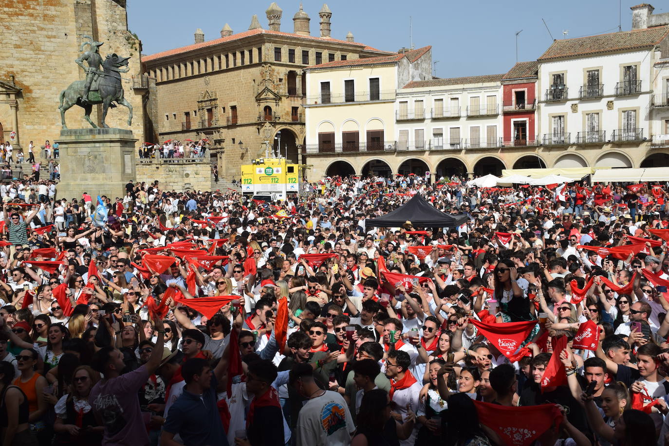Un multitudinario y caluroso Chíviri