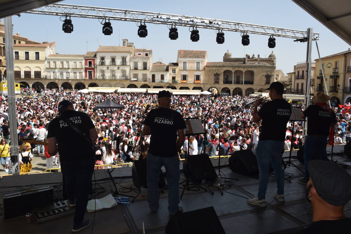 Un multitudinario y caluroso Chíviri