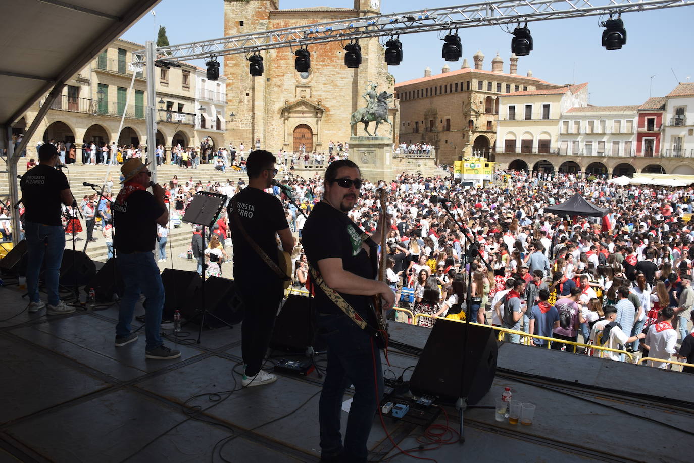 Un multitudinario y caluroso Chíviri