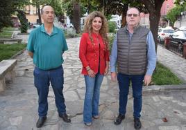 Inés Rubio, escoltada por el presidente del PP local, Manuel González y el número 2, Eduardo Diz