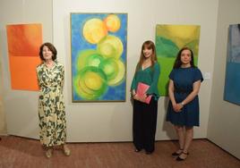 La artista junto a Beatriz Moreno y a Manuela Ortega