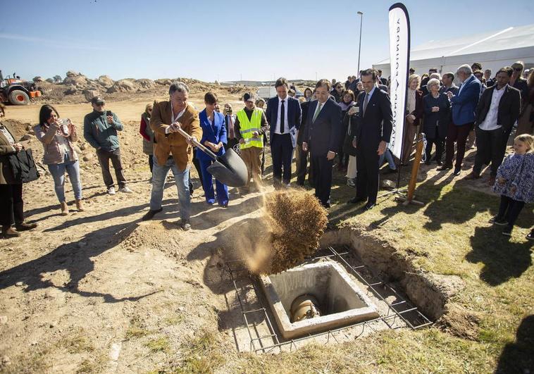 Llegan los primeros contratos de personal para la fábrica de diamantes