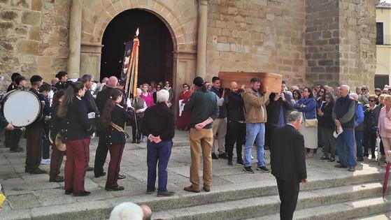 Multitudinaria despedida a Antonio Flores, quien fuera director de la banda de música
