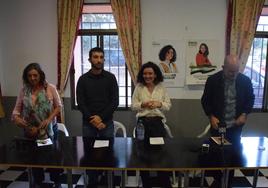 Ana Iglesias y Francisco Javier Fernández, en el centro, escoltados por los representantes regionales