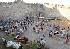 La ofrenda floral a la Patrona se traslada del castillo a la iglesia de San Martín