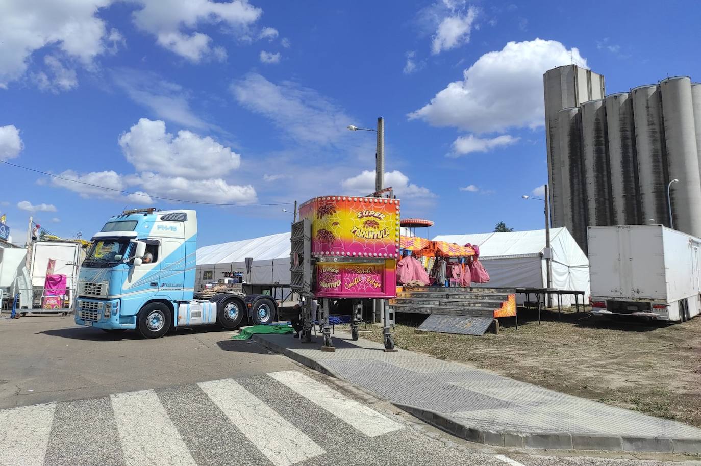 La feria echa a andar esta tarde con 32 elementos, entre casetas y atracciones