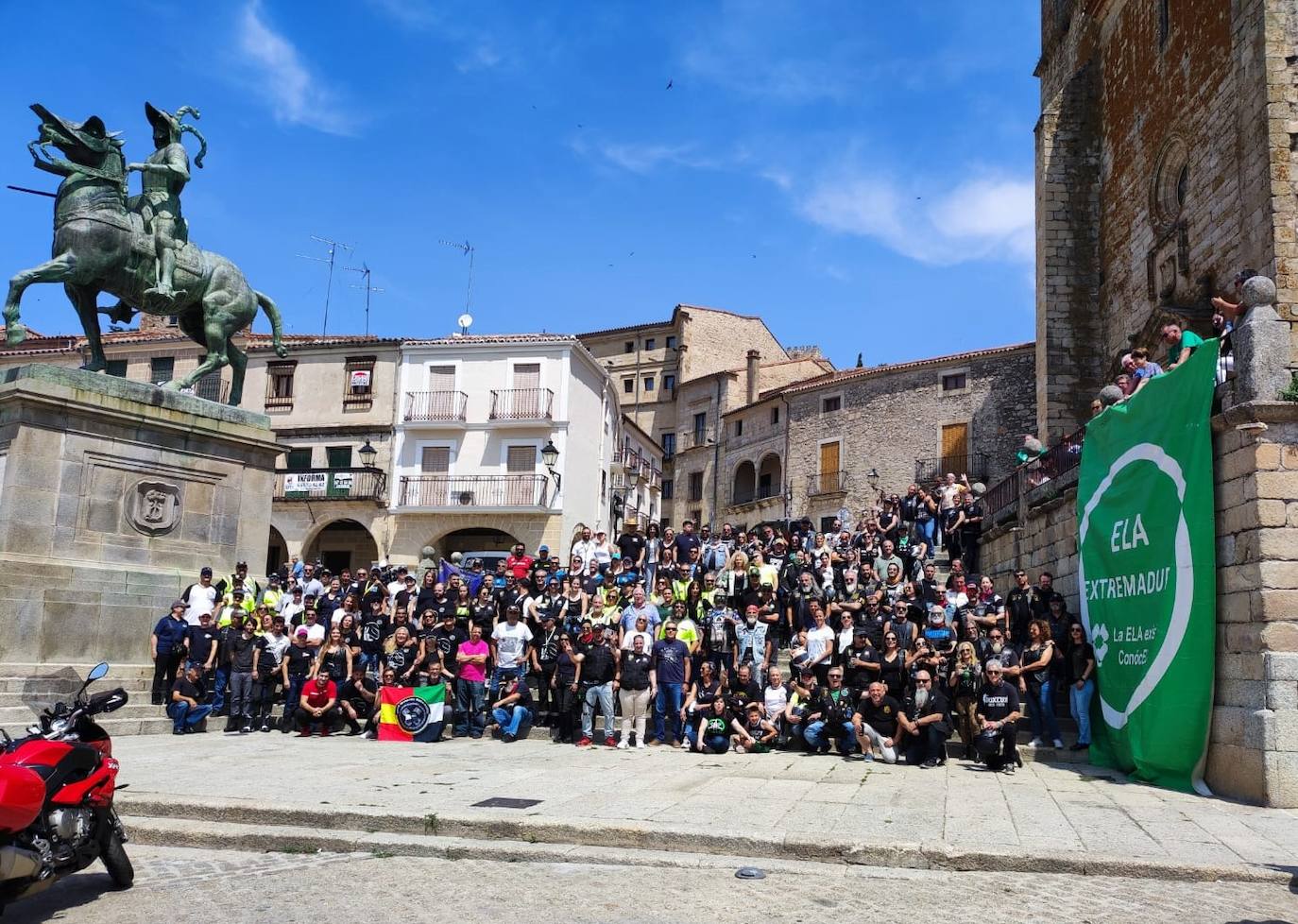 Participantes en la concentración del domingo.
