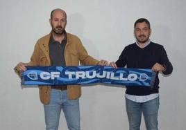 Ángel Díaz, a la derecha, con el nuevo entrenador, Rebollo