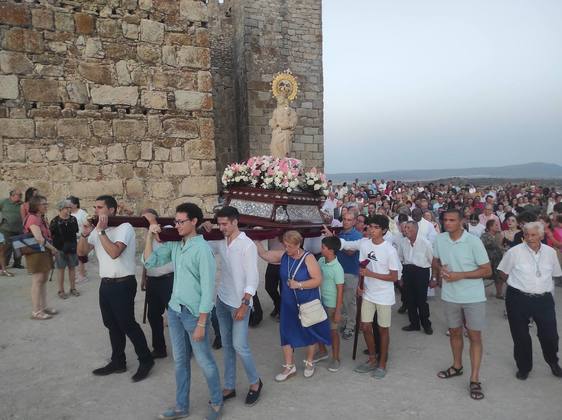 La bajada de la Patrona, bajo un intenso calor