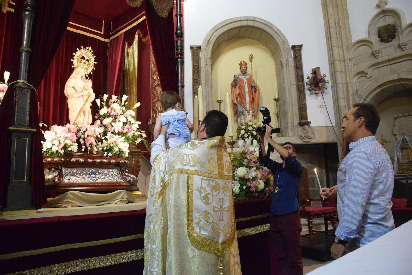Presentación de los bebés a la Virgen