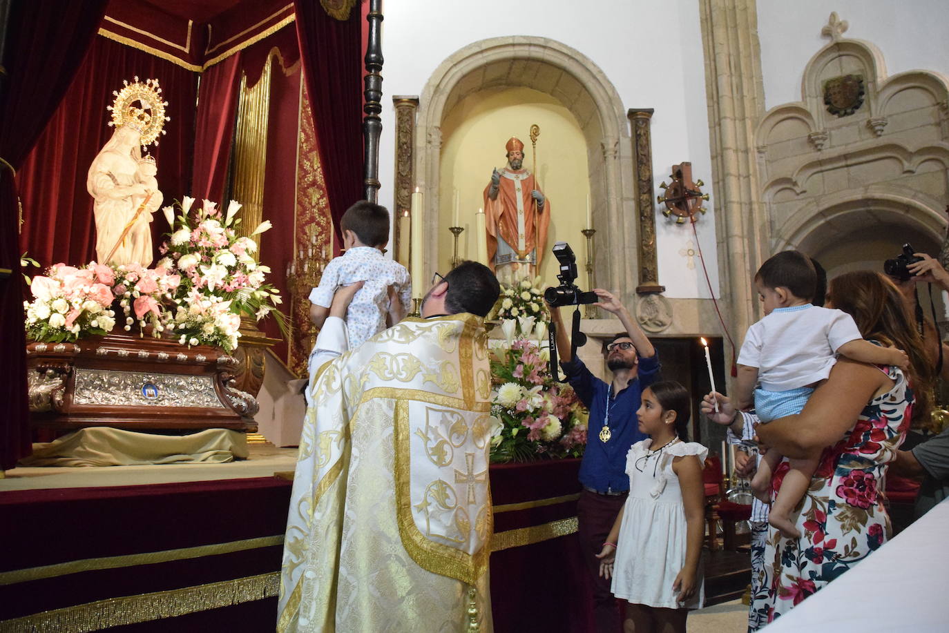 Presentación de los bebés a la Virgen