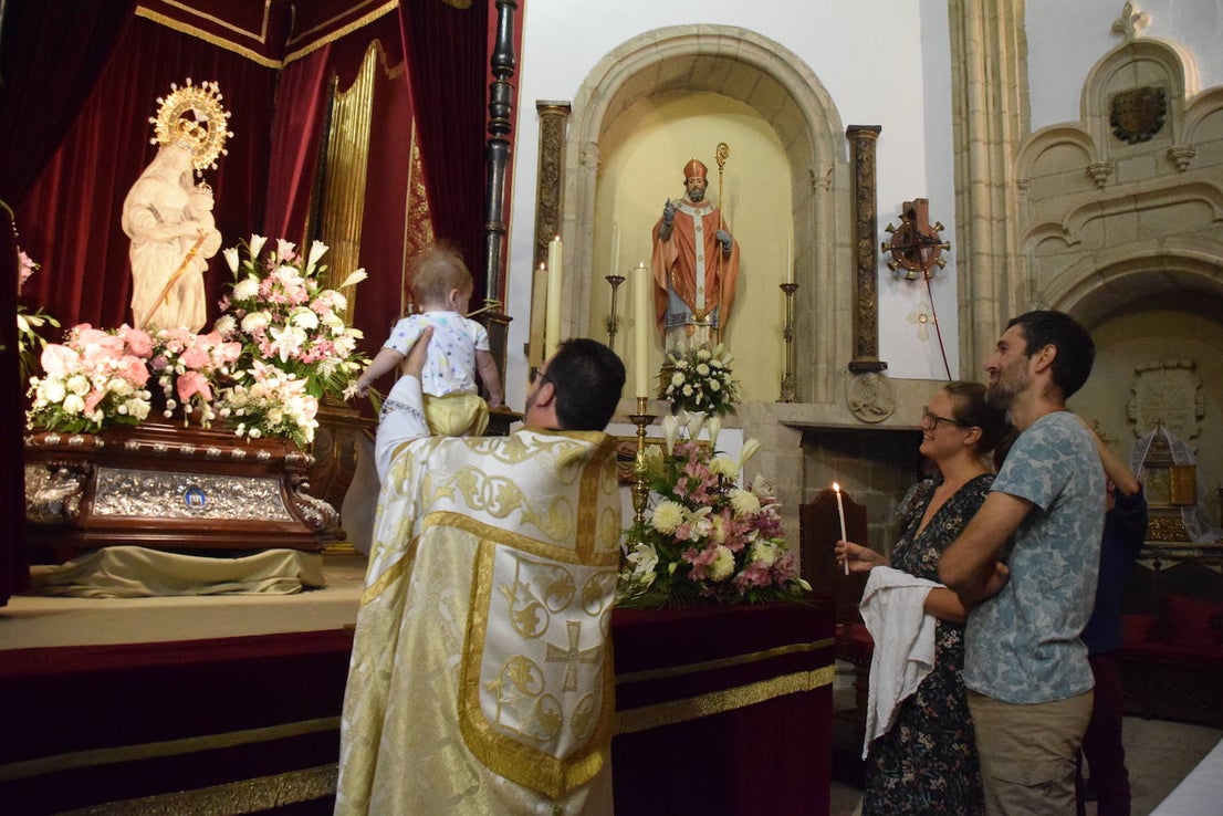 Presentación de los bebés a la Virgen