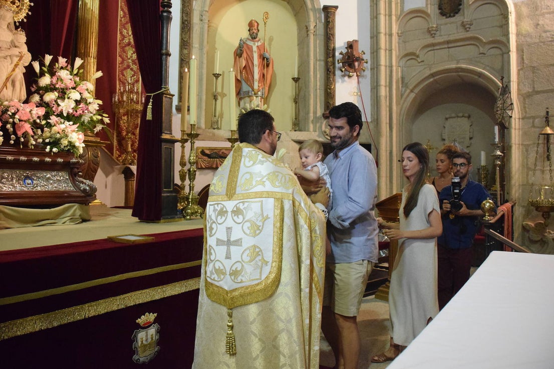 Presentación de los bebés a la Virgen
