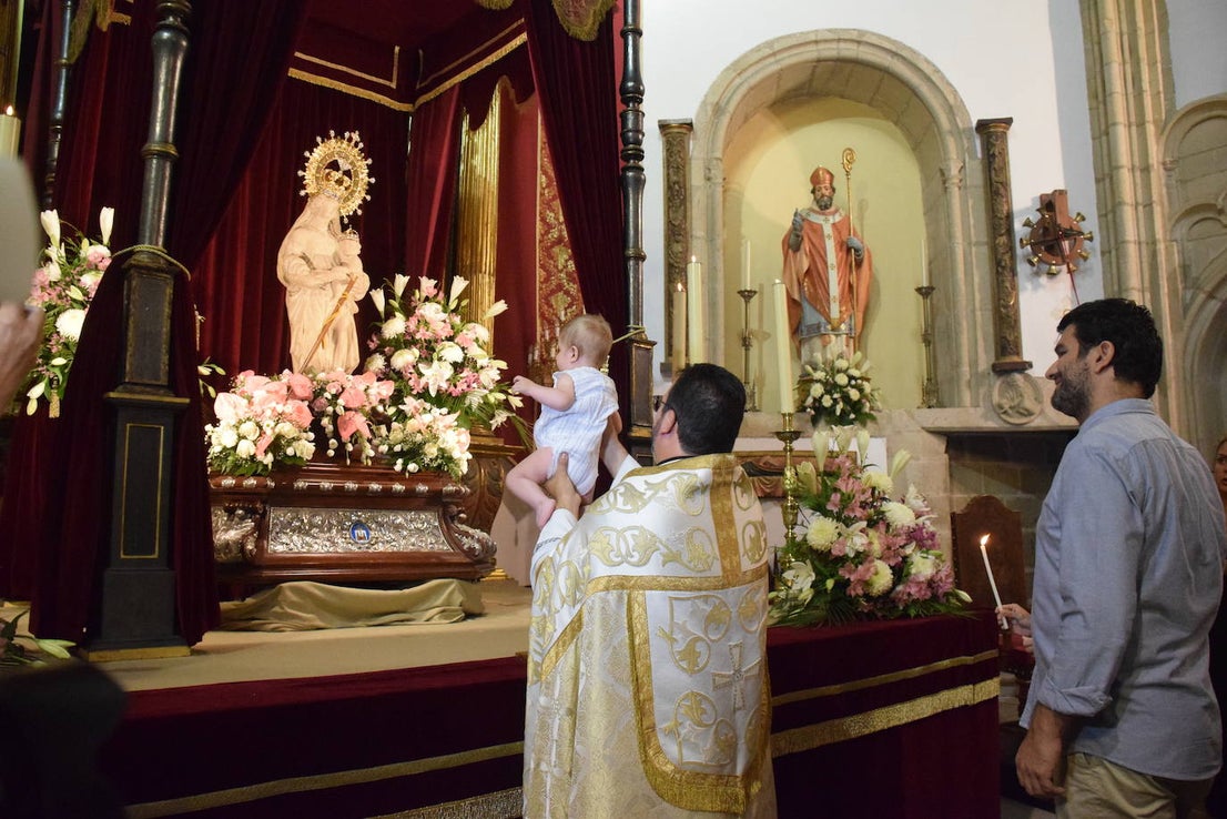 Presentación de los bebés a la Virgen