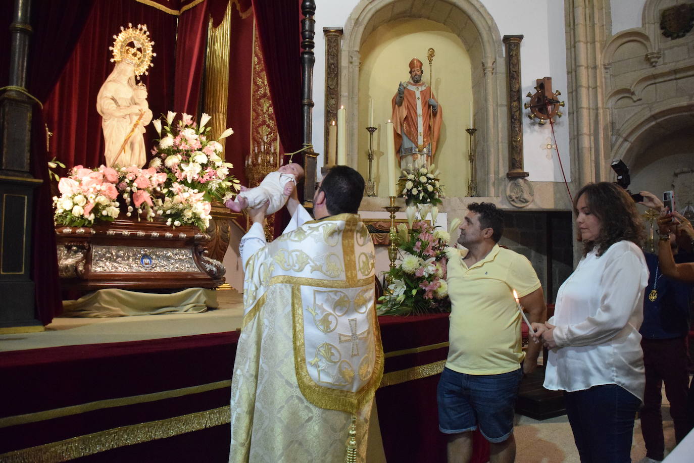 Presentación de los bebés a la Virgen