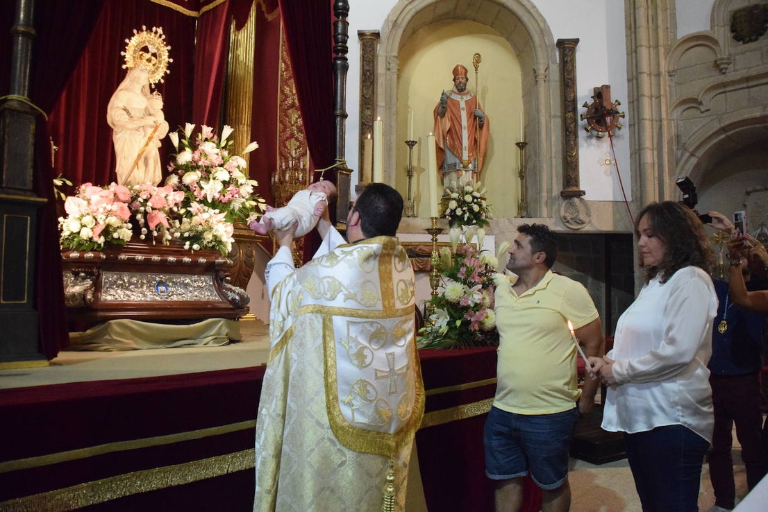 Presentación de los bebés a la Virgen