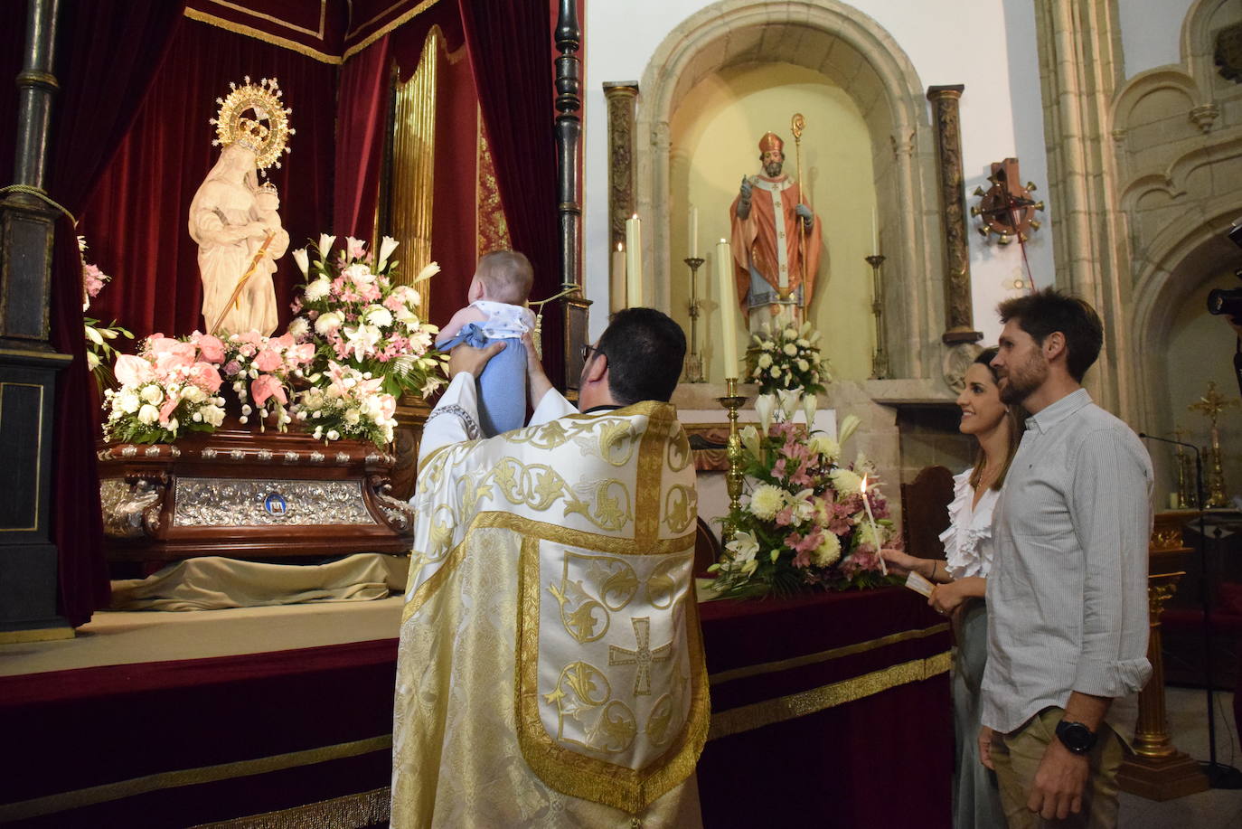Presentación de los bebés a la Virgen
