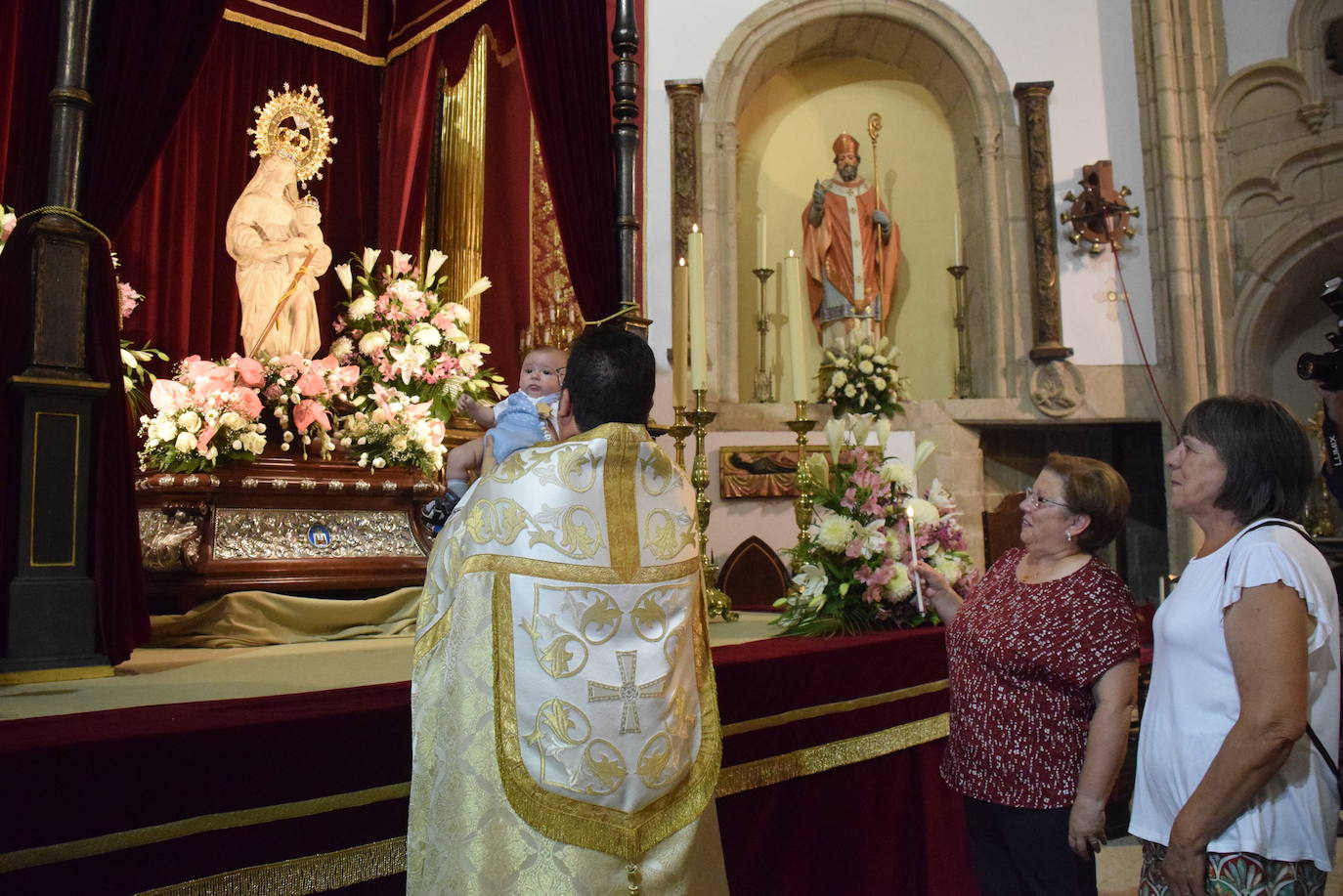 Presentación de los bebés a la Virgen