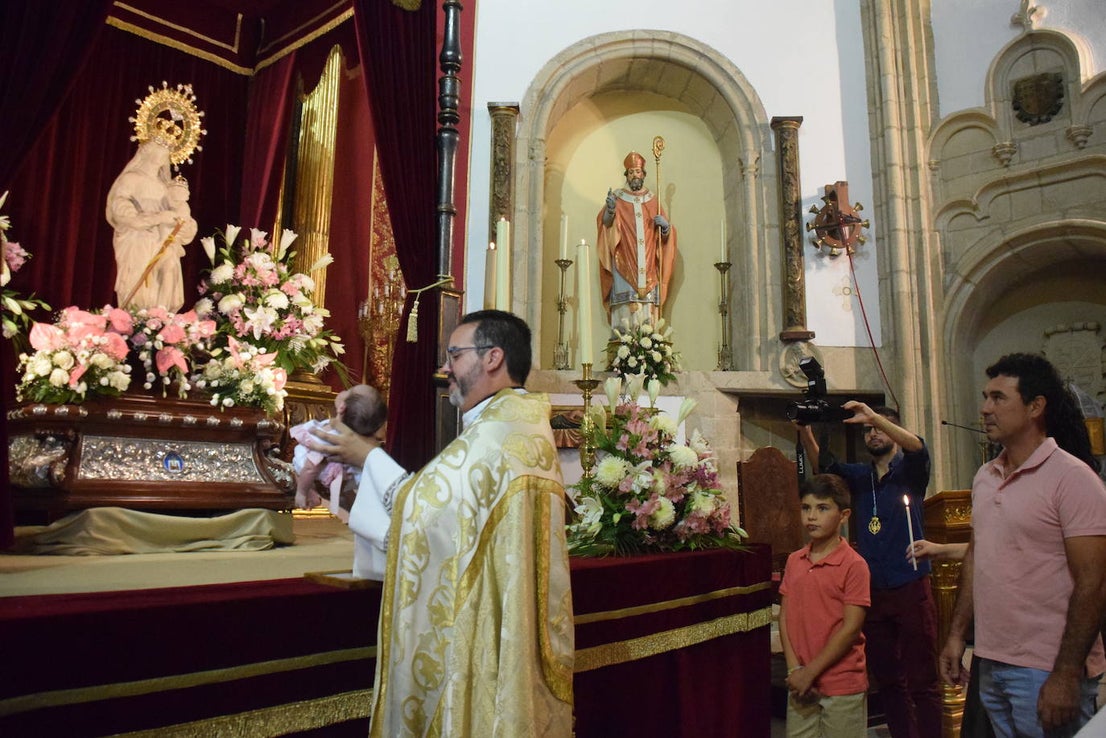 Presentación de los bebés a la Virgen