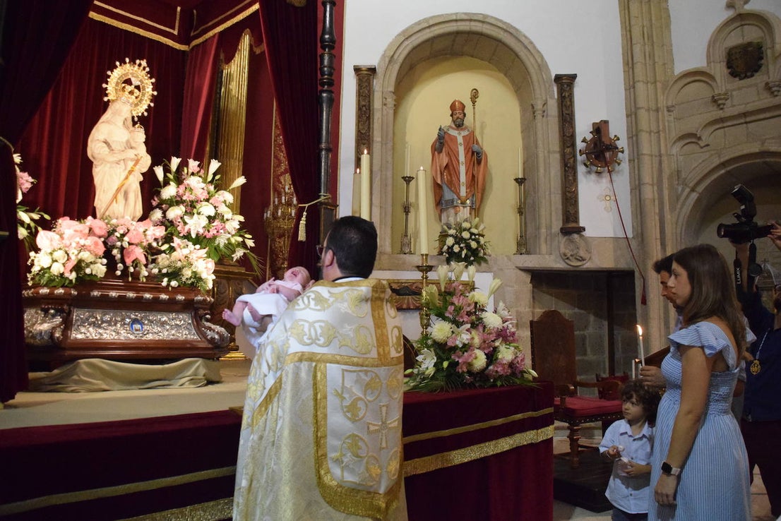 Presentación de los bebés a la Virgen
