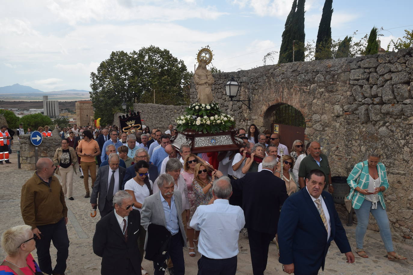 Subida, en procesión, de la Patrona al castillo