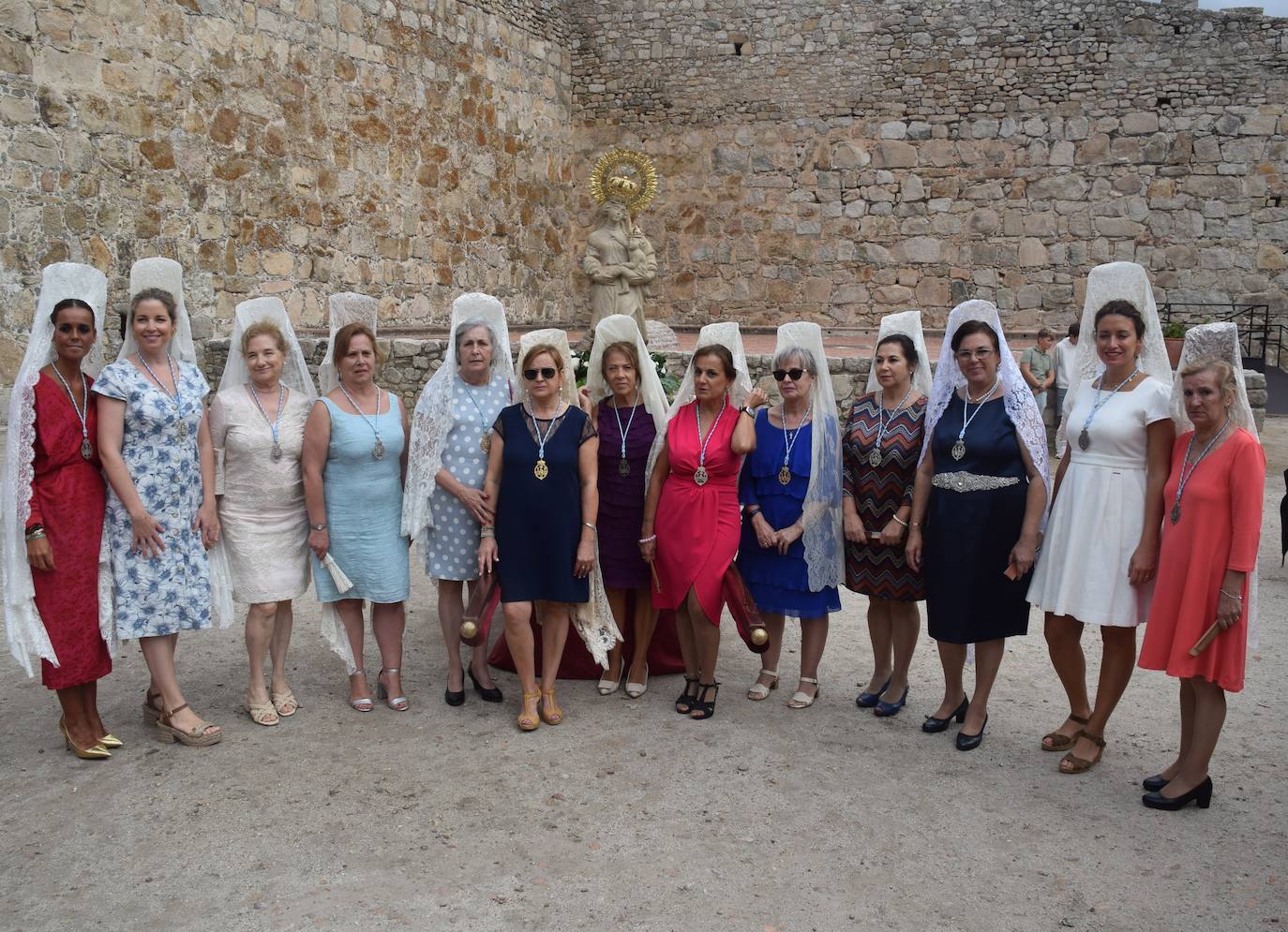 Subida, en procesión, de la Patrona al castillo