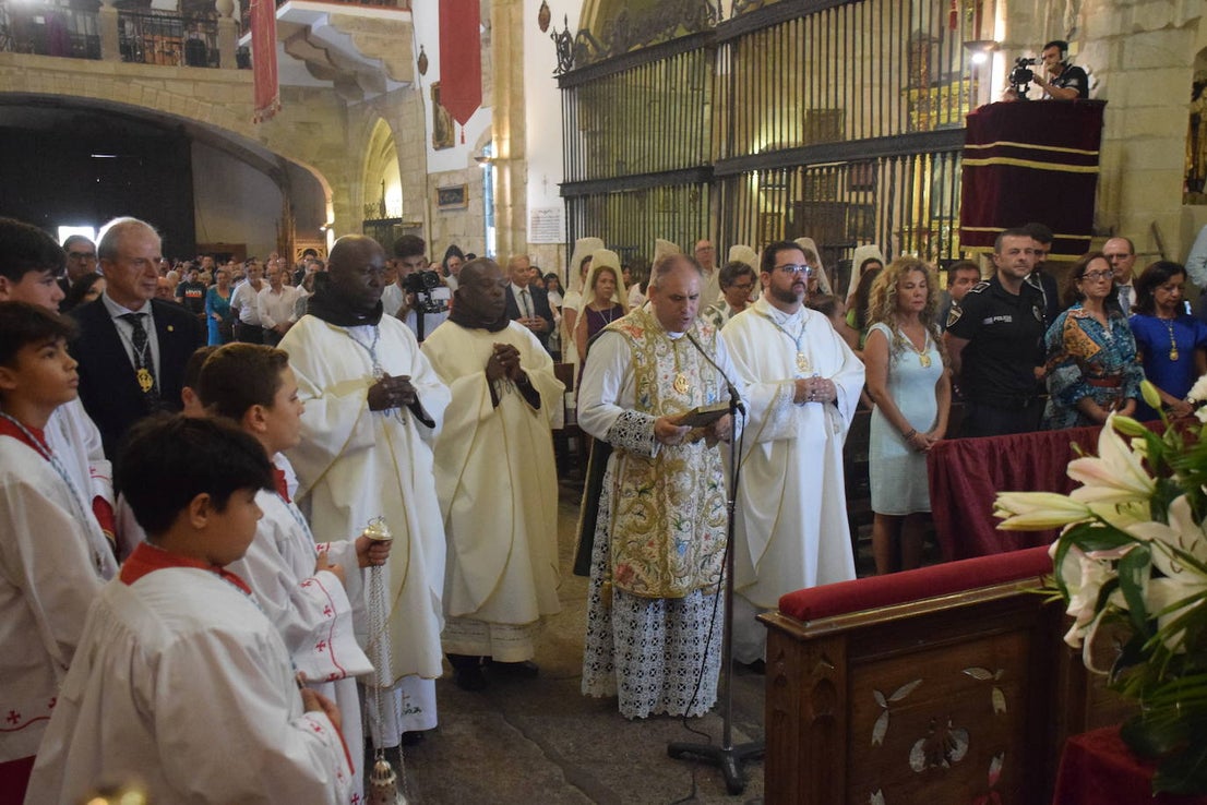 Subida, en procesión, de la Patrona al castillo