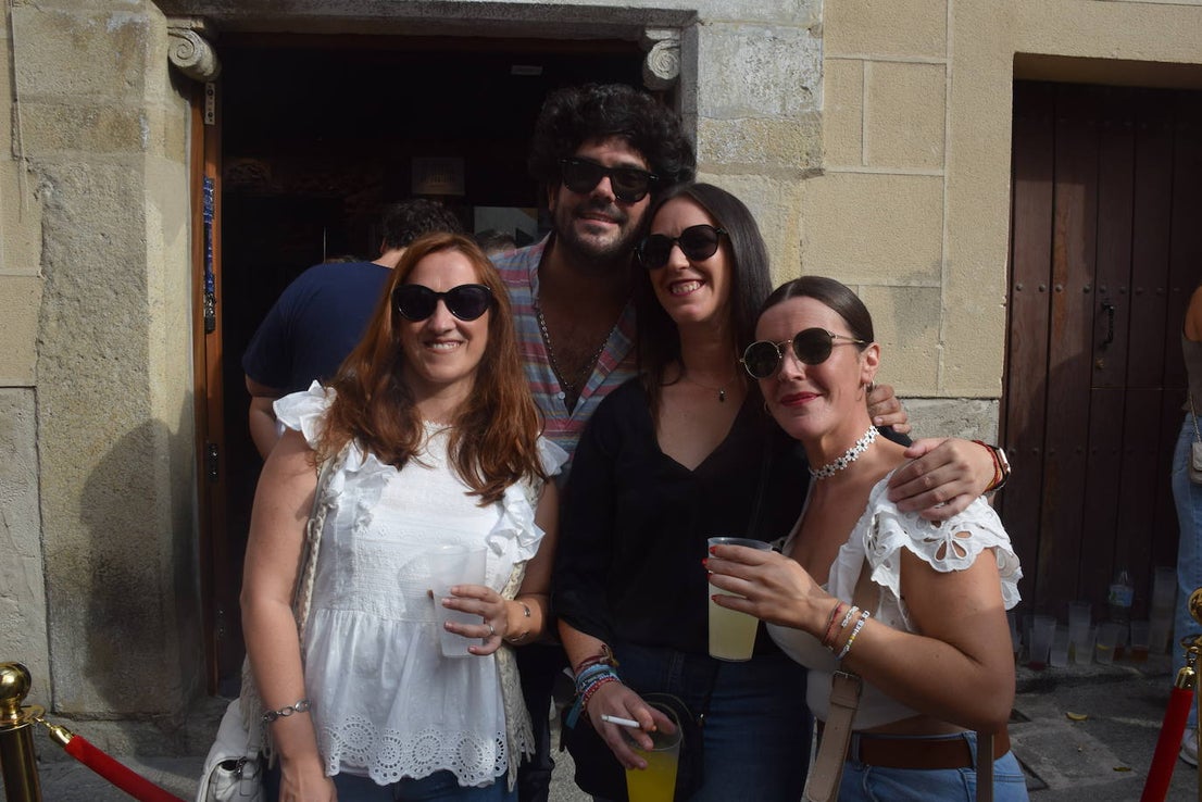Ambiente festivo del día de la capea de las mujeres