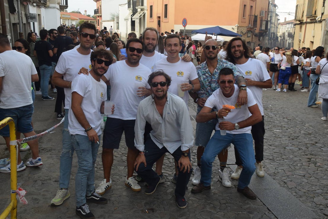 Ambiente festivo del día de la capea de las mujeres