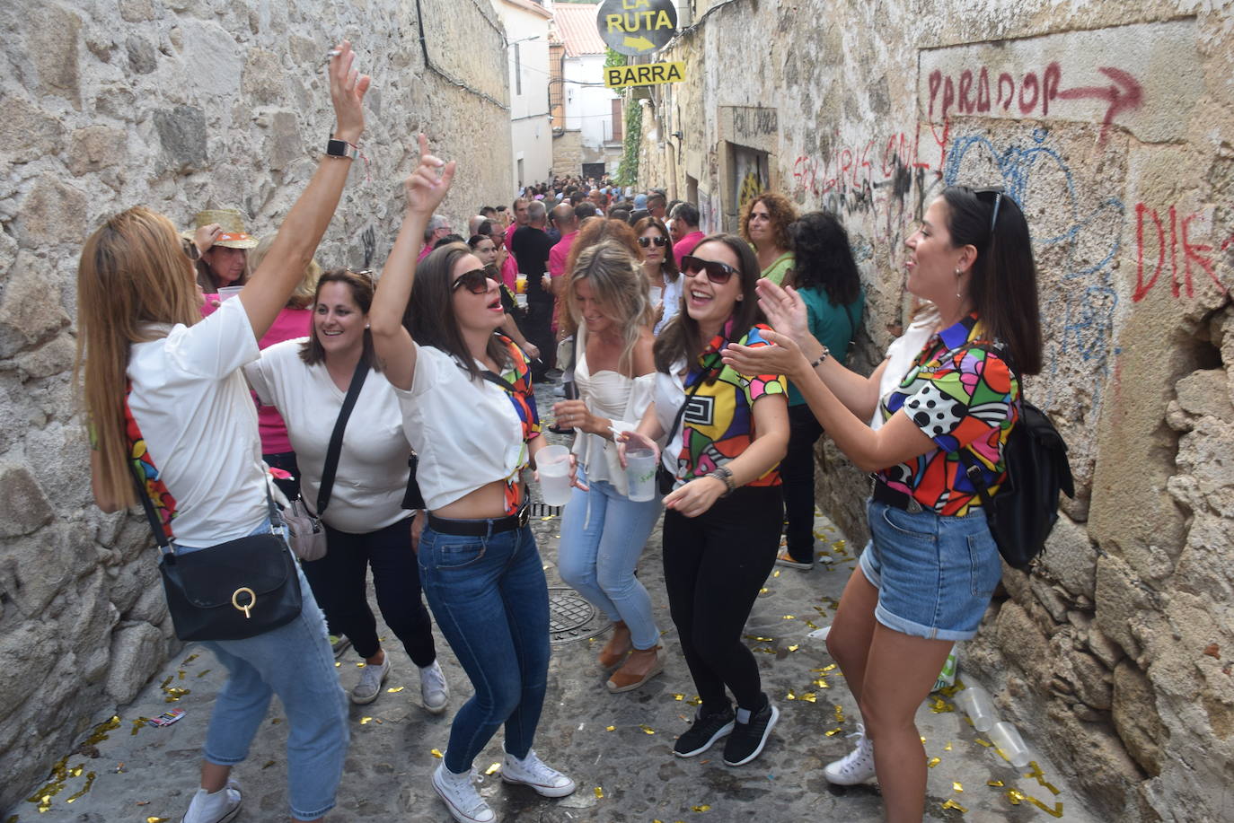 Ambiente festivo del día de la capea de las mujeres
