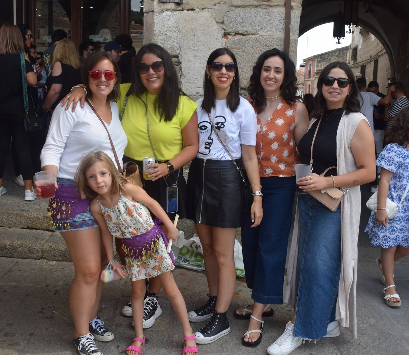 Ambiente festivo del día de la capea de las mujeres