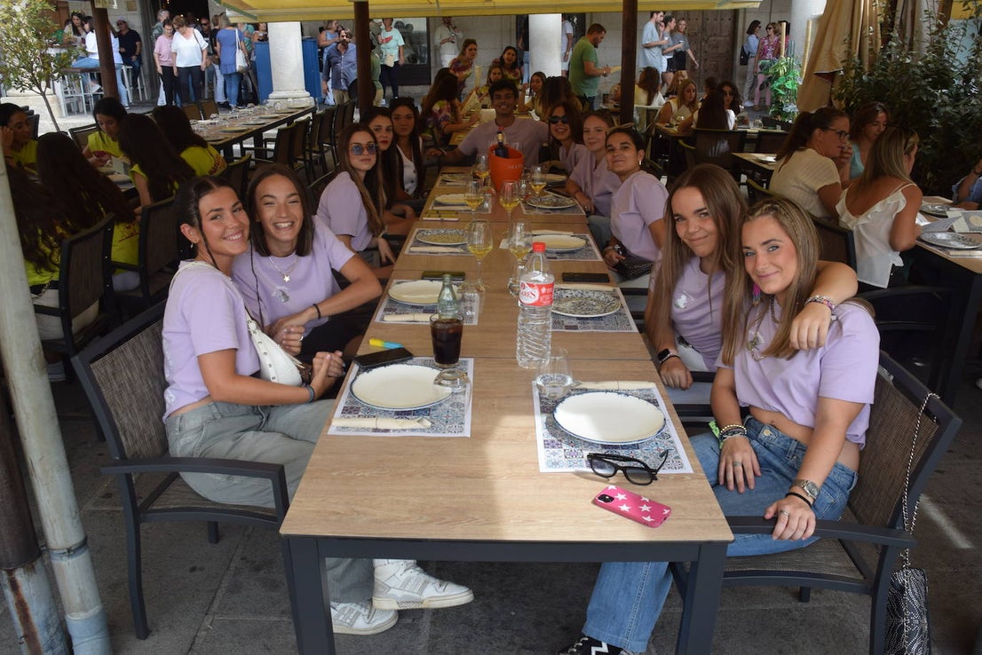 Ambiente festivo del día de la capea de las mujeres