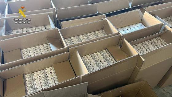 Detenido un transportista con 42.000 cajetillas de tabaco de contrabando
