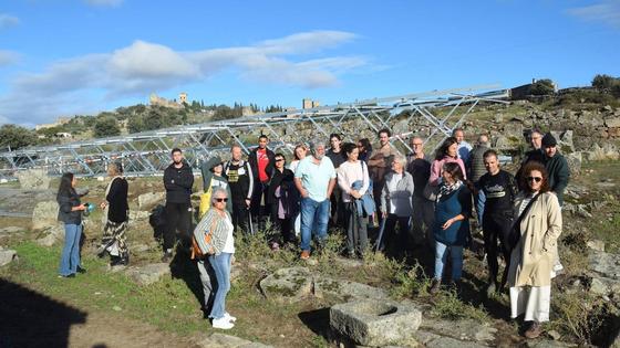 Vecinos protestan por las torretas del tendido eléctrico para la fábrica de diamantes