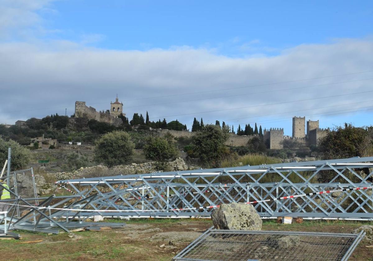 Adenex pide a la empresa de la fábrica de diamantes que cambie el trazado eléctrico