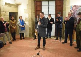 El artista con el resto de personalidades.